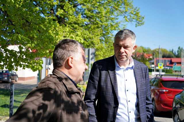 [FOTO] Zobaczcie, jak wygląda droga w Witoszowie Dolnym po remoncie. Oficjalny odbiór z udziałem władz gminy i powiatu