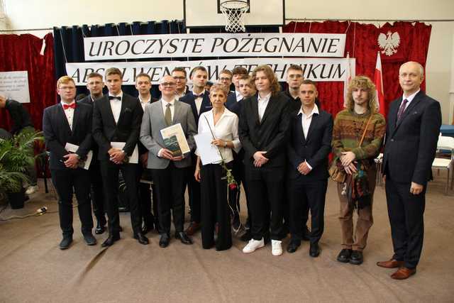 [FOTO] Pożegnanie abiturientów ze świdnickiego Mechanika