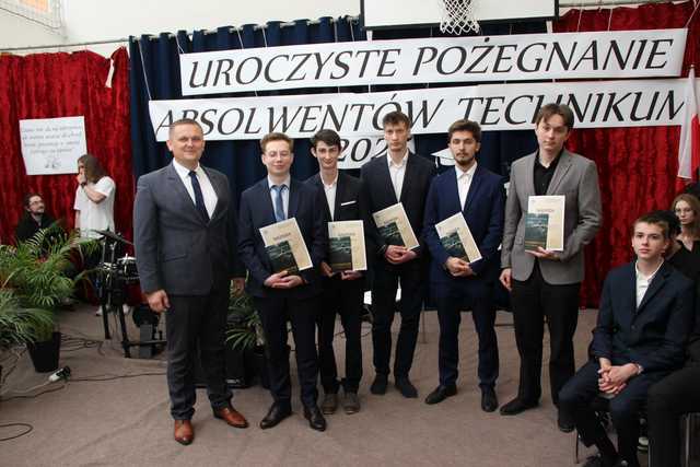 [FOTO] Pożegnanie abiturientów ze świdnickiego Mechanika