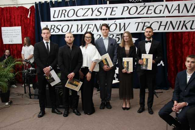 [FOTO] Pożegnanie abiturientów ze świdnickiego Mechanika