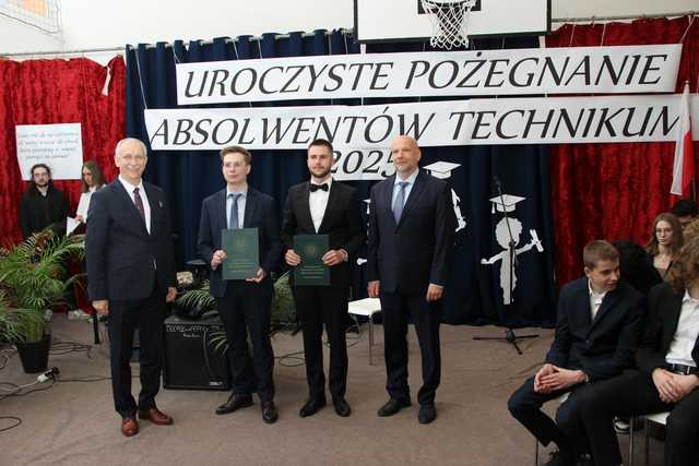 [FOTO] Pożegnanie abiturientów ze świdnickiego Mechanika