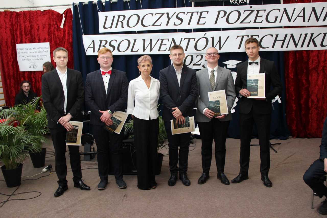 [FOTO] Pożegnanie abiturientów ze świdnickiego Mechanika