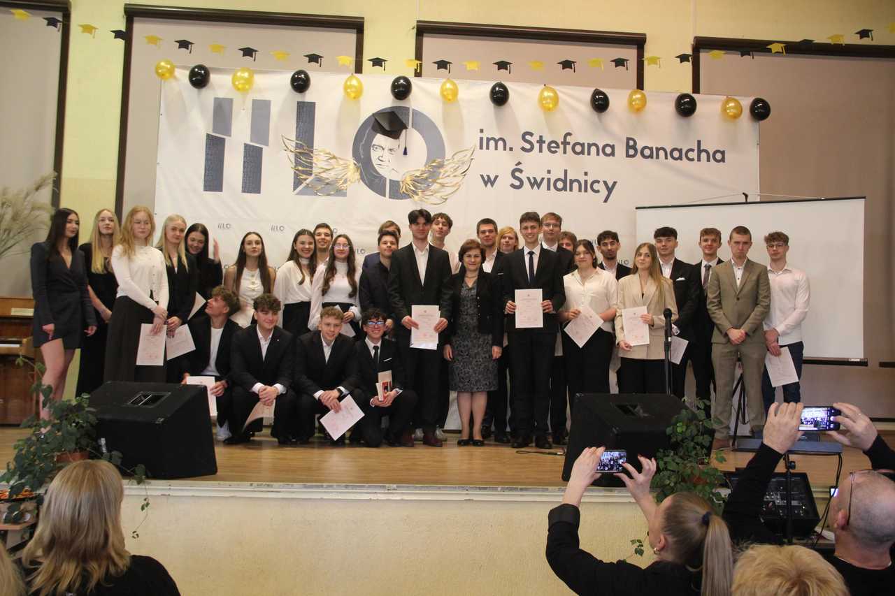 [FOTO] W Banachu pożegnali tegorocznych maturzystów