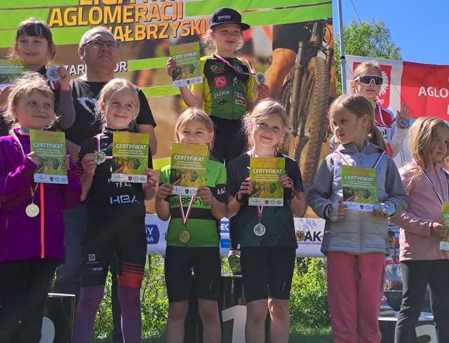 [FOTO] Medalowy weekend jaworzyńskich kolarzy