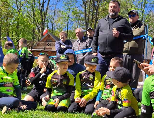 [FOTO] Medalowy weekend jaworzyńskich kolarzy