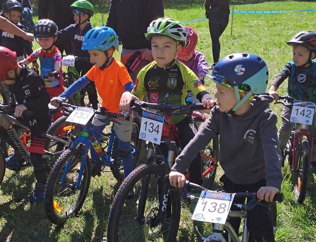 [FOTO] Medalowy weekend jaworzyńskich kolarzy