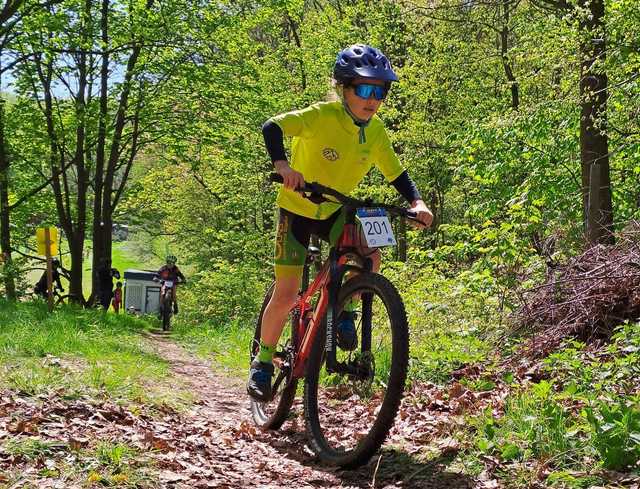 [FOTO] Medalowy weekend jaworzyńskich kolarzy