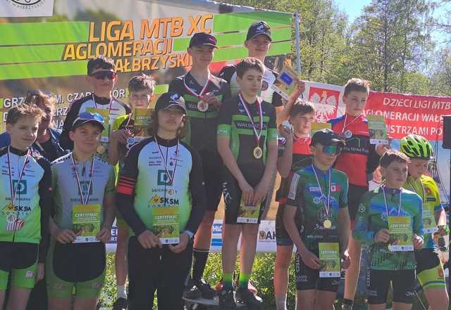 [FOTO] Medalowy weekend jaworzyńskich kolarzy