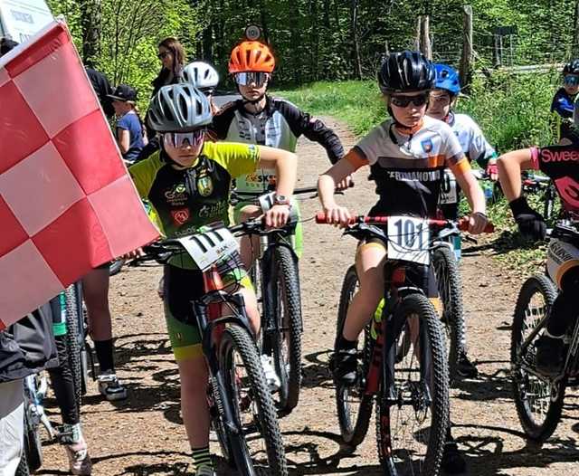 [FOTO] Medalowy weekend jaworzyńskich kolarzy