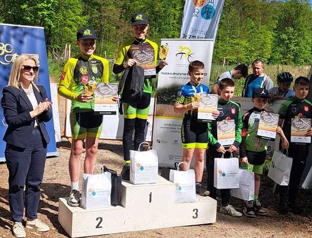 [FOTO] Medalowy weekend jaworzyńskich kolarzy