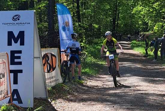 [FOTO] Medalowy weekend jaworzyńskich kolarzy