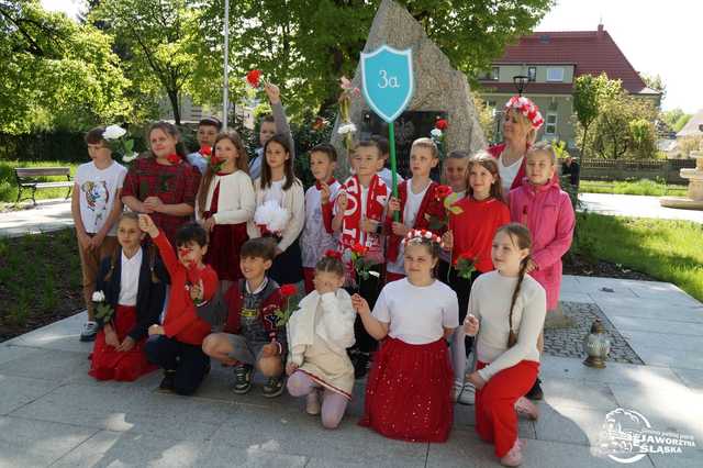 [FOTO] Uczniowie z Jaworzyny Śląskiej celebrowali Święto Konstytucji 3 Maja