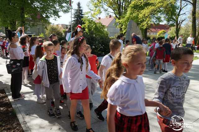 [FOTO] Uczniowie z Jaworzyny Śląskiej celebrowali Święto Konstytucji 3 Maja