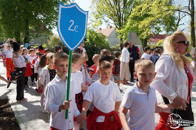 [FOTO] Uczniowie z Jaworzyny Śląskiej celebrowali Święto Konstytucji 3 Maja