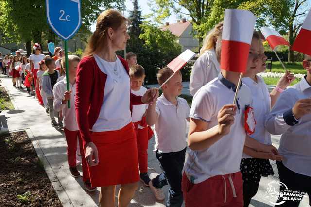 [FOTO] Uczniowie z Jaworzyny Śląskiej celebrowali Święto Konstytucji 3 Maja
