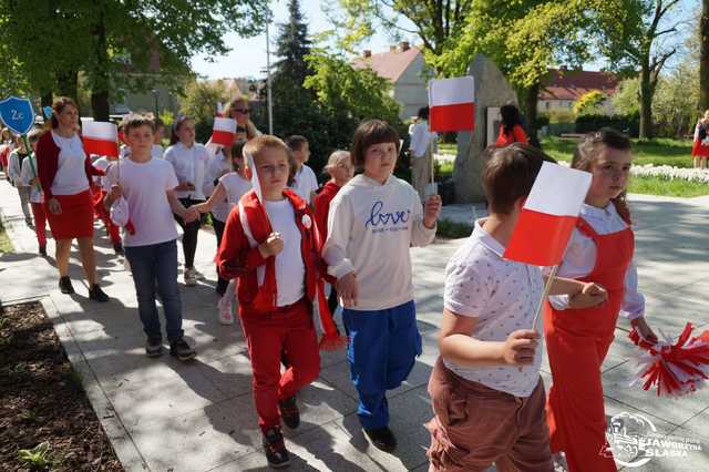 [FOTO] Uczniowie z Jaworzyny Śląskiej celebrowali Święto Konstytucji 3 Maja