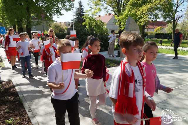 [FOTO] Uczniowie z Jaworzyny Śląskiej celebrowali Święto Konstytucji 3 Maja