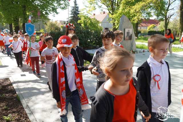 [FOTO] Uczniowie z Jaworzyny Śląskiej celebrowali Święto Konstytucji 3 Maja