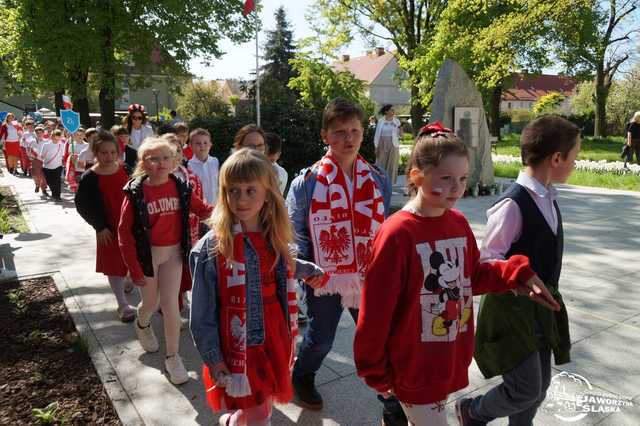 [FOTO] Uczniowie z Jaworzyny Śląskiej celebrowali Święto Konstytucji 3 Maja