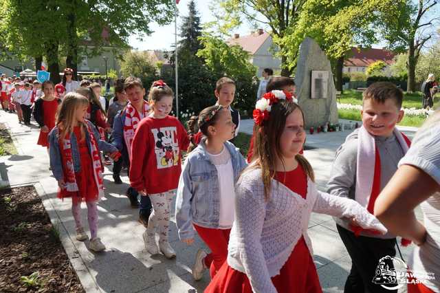 [FOTO] Uczniowie z Jaworzyny Śląskiej celebrowali Święto Konstytucji 3 Maja