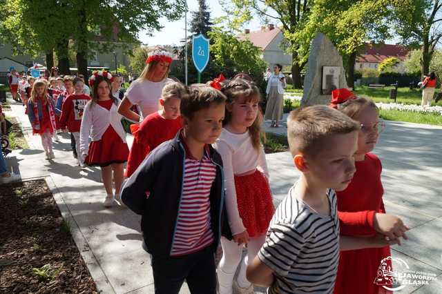 [FOTO] Uczniowie z Jaworzyny Śląskiej celebrowali Święto Konstytucji 3 Maja