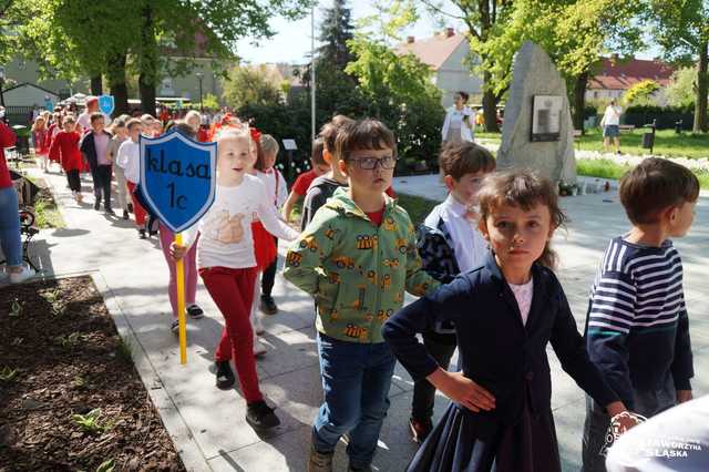 [FOTO] Uczniowie z Jaworzyny Śląskiej celebrowali Święto Konstytucji 3 Maja