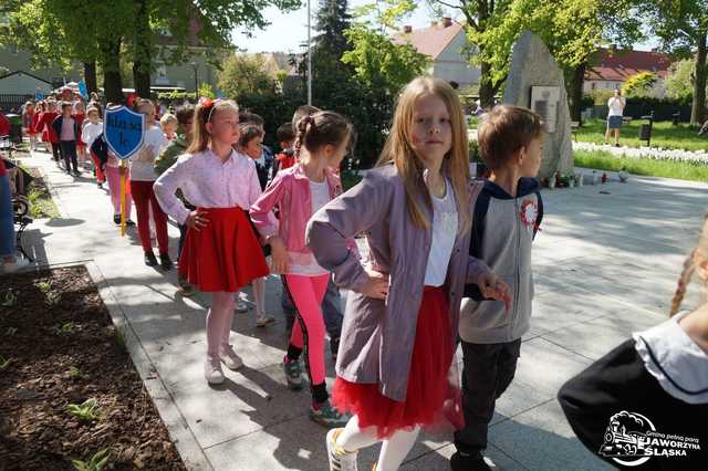 [FOTO] Uczniowie z Jaworzyny Śląskiej celebrowali Święto Konstytucji 3 Maja