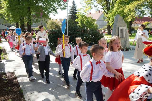 [FOTO] Uczniowie z Jaworzyny Śląskiej celebrowali Święto Konstytucji 3 Maja