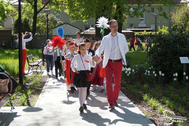 [FOTO] Uczniowie z Jaworzyny Śląskiej celebrowali Święto Konstytucji 3 Maja