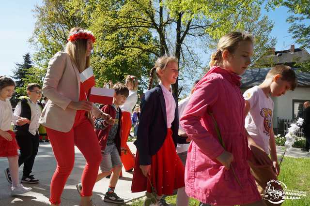 [FOTO] Uczniowie z Jaworzyny Śląskiej celebrowali Święto Konstytucji 3 Maja