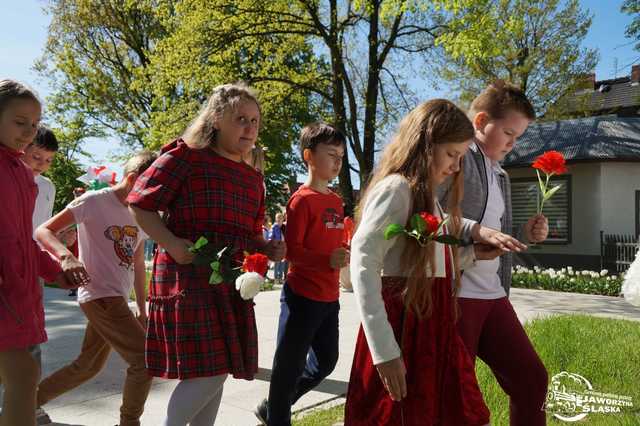 [FOTO] Uczniowie z Jaworzyny Śląskiej celebrowali Święto Konstytucji 3 Maja