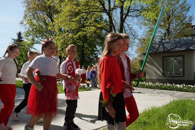 [FOTO] Uczniowie z Jaworzyny Śląskiej celebrowali Święto Konstytucji 3 Maja