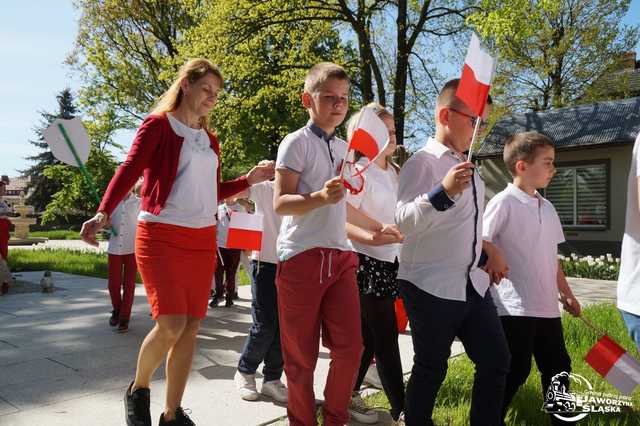 [FOTO] Uczniowie z Jaworzyny Śląskiej celebrowali Święto Konstytucji 3 Maja