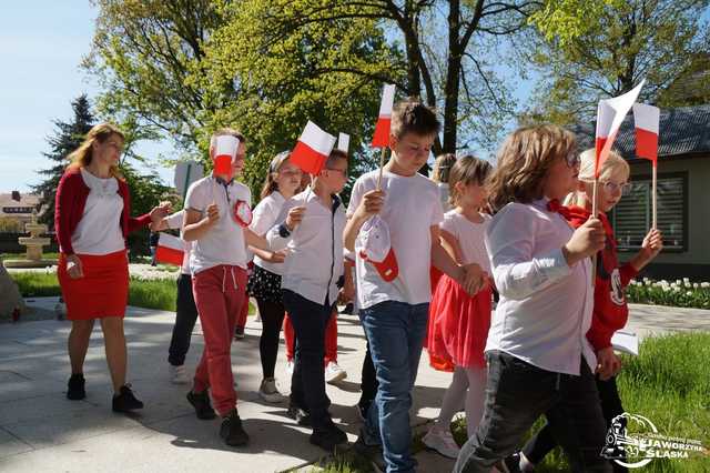 [FOTO] Uczniowie z Jaworzyny Śląskiej celebrowali Święto Konstytucji 3 Maja