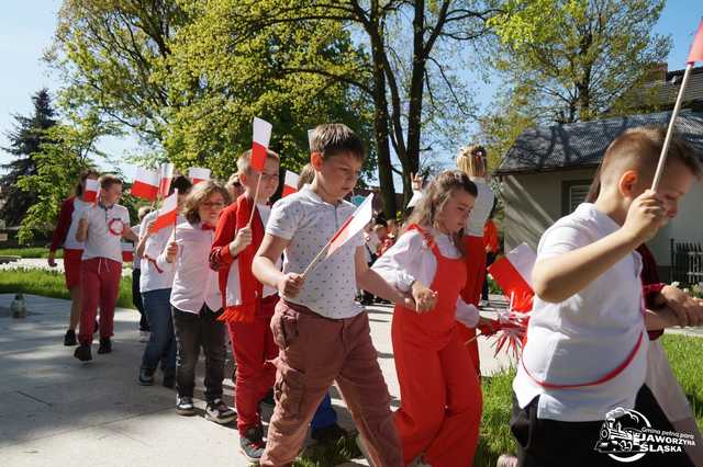 [FOTO] Uczniowie z Jaworzyny Śląskiej celebrowali Święto Konstytucji 3 Maja