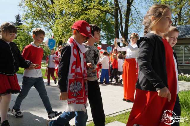 [FOTO] Uczniowie z Jaworzyny Śląskiej celebrowali Święto Konstytucji 3 Maja