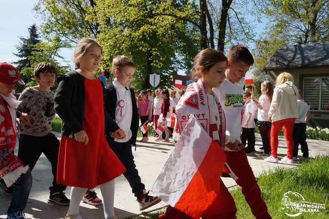 [FOTO] Uczniowie z Jaworzyny Śląskiej celebrowali Święto Konstytucji 3 Maja