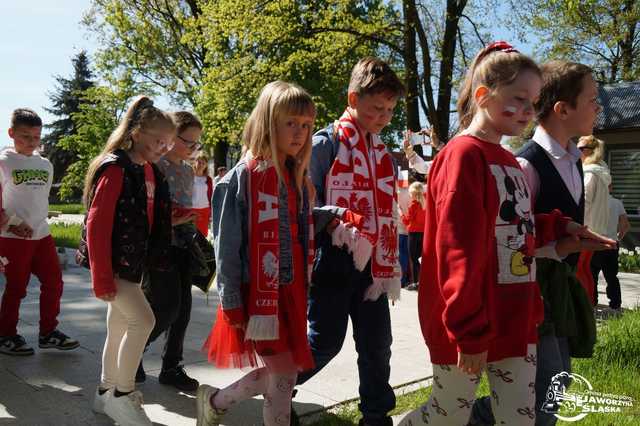 [FOTO] Uczniowie z Jaworzyny Śląskiej celebrowali Święto Konstytucji 3 Maja