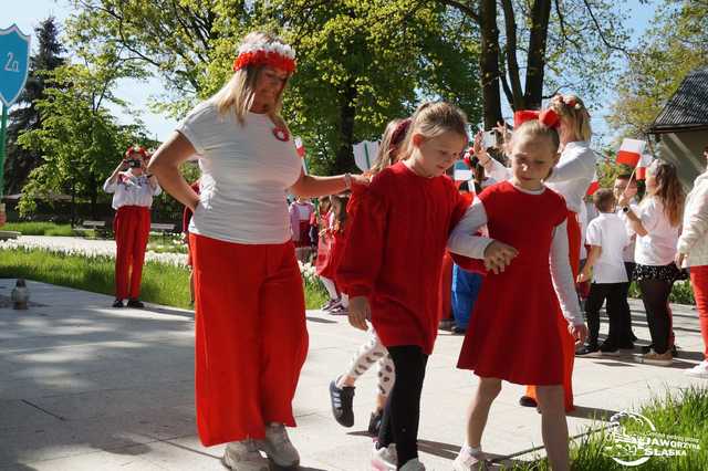 [FOTO] Uczniowie z Jaworzyny Śląskiej celebrowali Święto Konstytucji 3 Maja