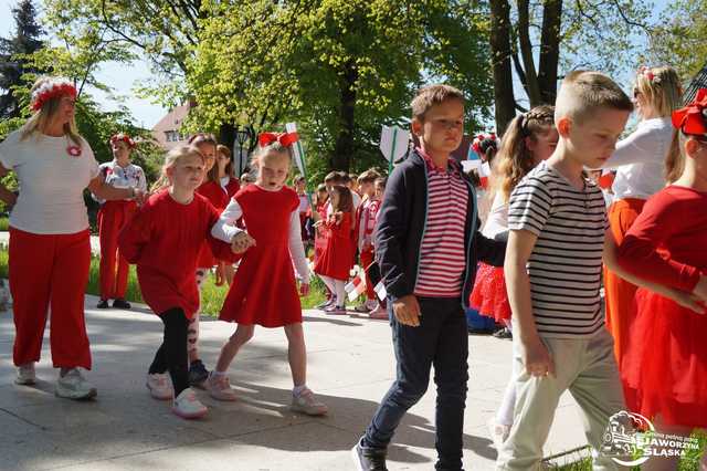 [FOTO] Uczniowie z Jaworzyny Śląskiej celebrowali Święto Konstytucji 3 Maja