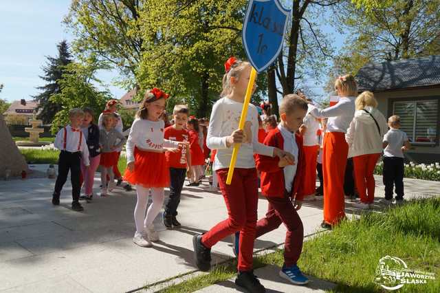 [FOTO] Uczniowie z Jaworzyny Śląskiej celebrowali Święto Konstytucji 3 Maja