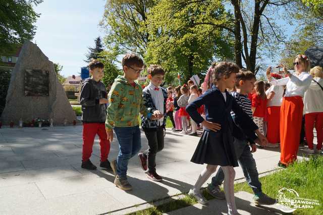 [FOTO] Uczniowie z Jaworzyny Śląskiej celebrowali Święto Konstytucji 3 Maja