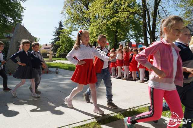 [FOTO] Uczniowie z Jaworzyny Śląskiej celebrowali Święto Konstytucji 3 Maja