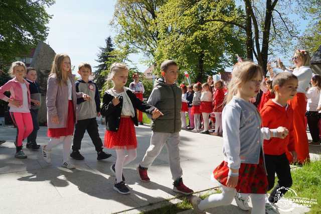 [FOTO] Uczniowie z Jaworzyny Śląskiej celebrowali Święto Konstytucji 3 Maja