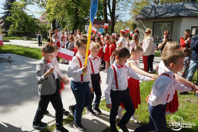 [FOTO] Uczniowie z Jaworzyny Śląskiej celebrowali Święto Konstytucji 3 Maja