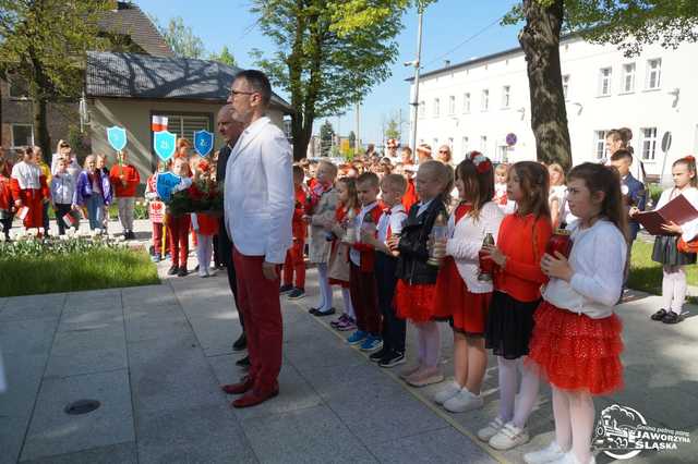 [FOTO] Uczniowie z Jaworzyny Śląskiej celebrowali Święto Konstytucji 3 Maja