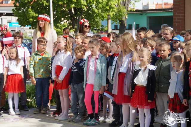 [FOTO] Uczniowie z Jaworzyny Śląskiej celebrowali Święto Konstytucji 3 Maja