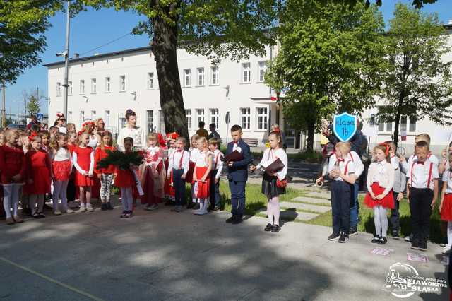 [FOTO] Uczniowie z Jaworzyny Śląskiej celebrowali Święto Konstytucji 3 Maja