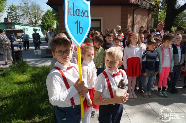 [FOTO] Uczniowie z Jaworzyny Śląskiej celebrowali Święto Konstytucji 3 Maja