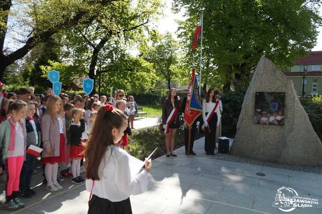[FOTO] Uczniowie z Jaworzyny Śląskiej celebrowali Święto Konstytucji 3 Maja